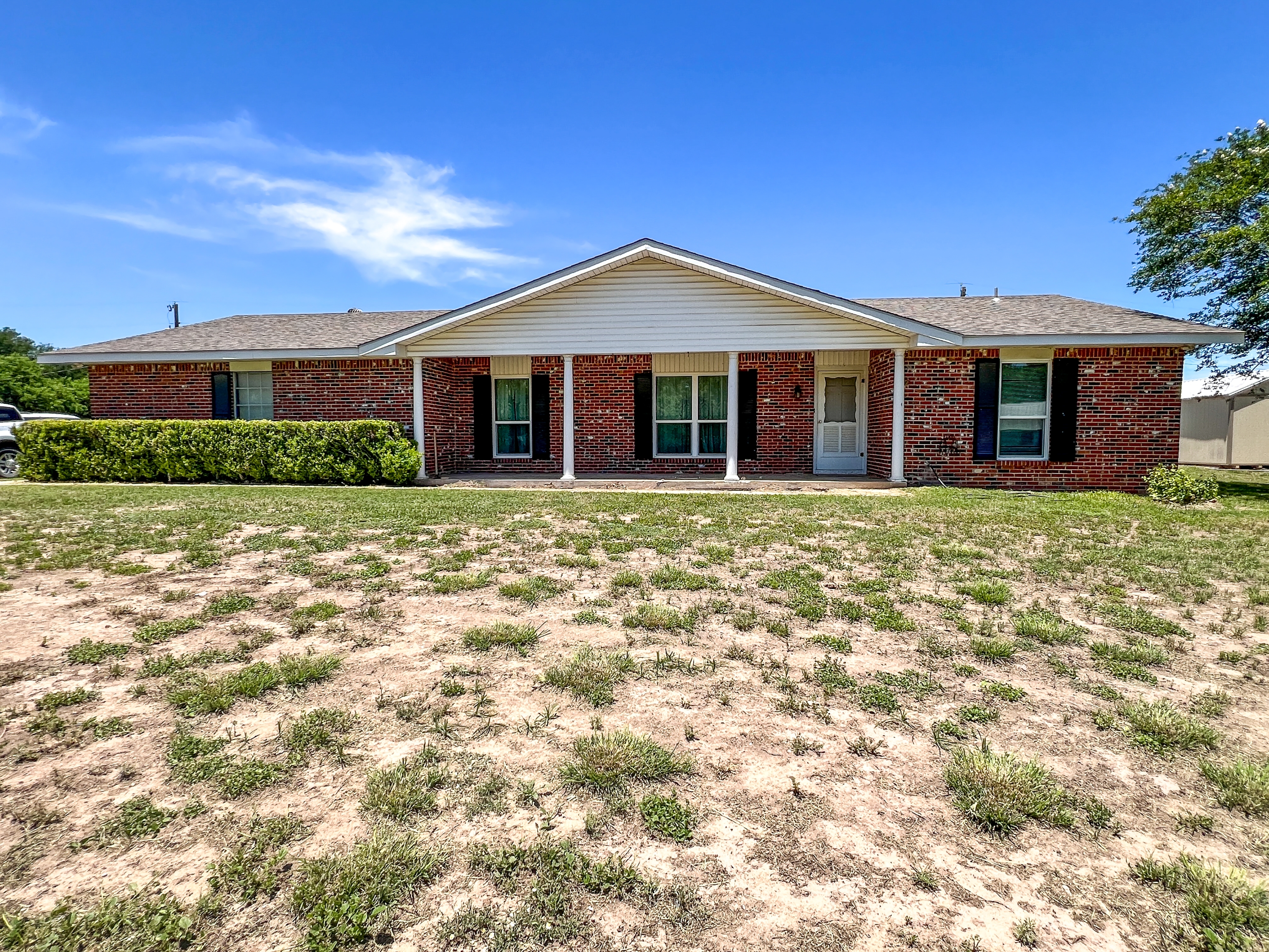 986 Lone Star Drive